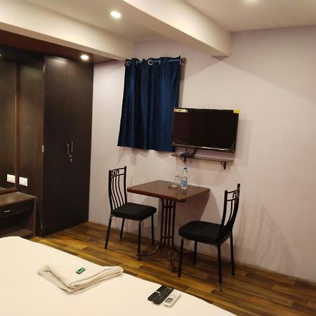 Hotel Ucs Калькутта Экстерьер фото