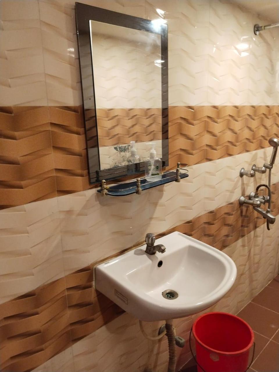 Hotel Ucs Калькутта Экстерьер фото