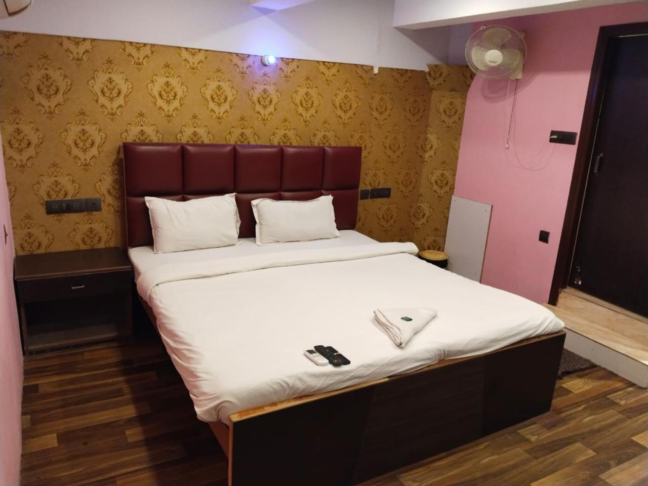 Hotel Ucs Калькутта Экстерьер фото