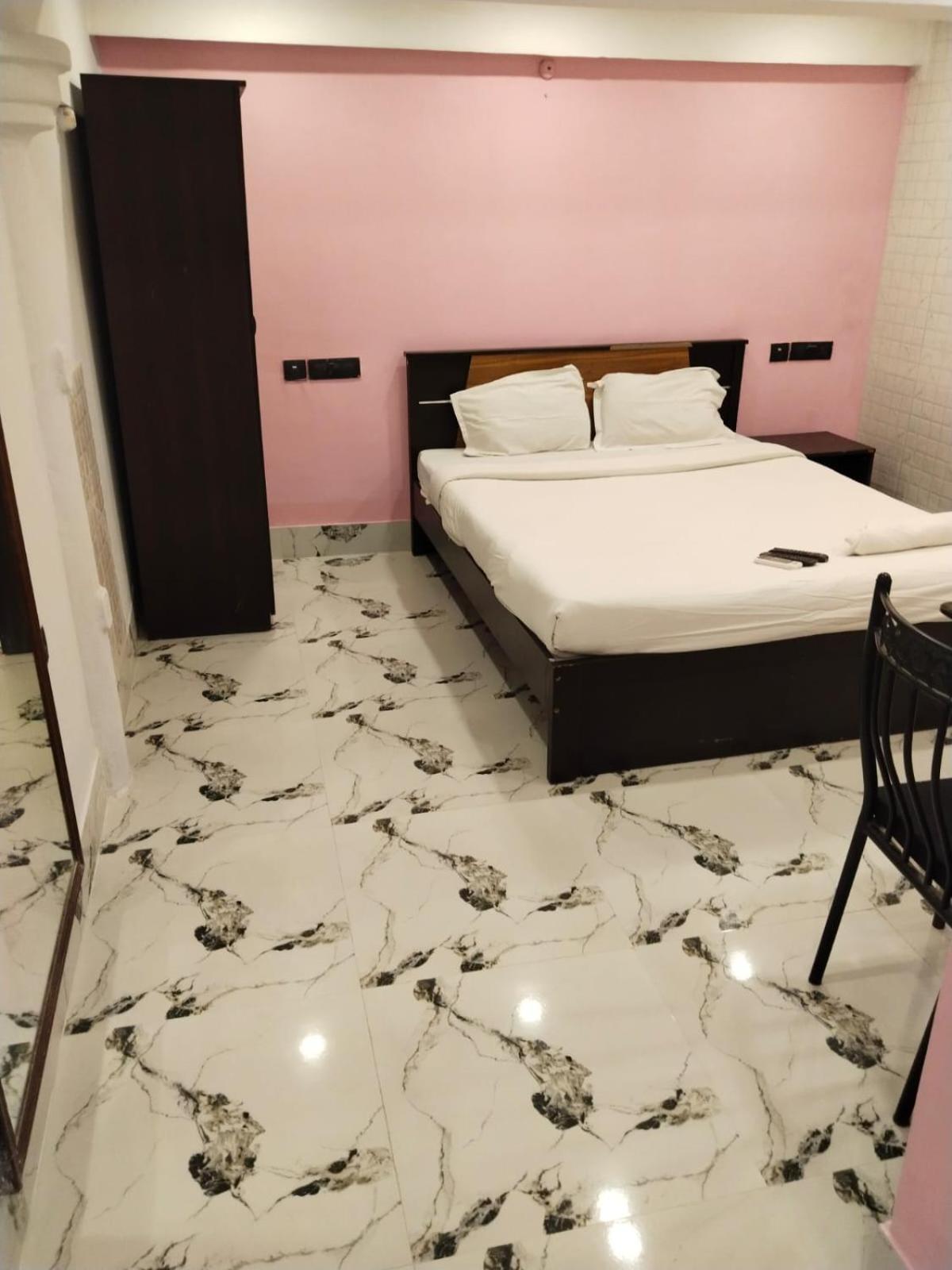 Hotel Ucs Калькутта Экстерьер фото